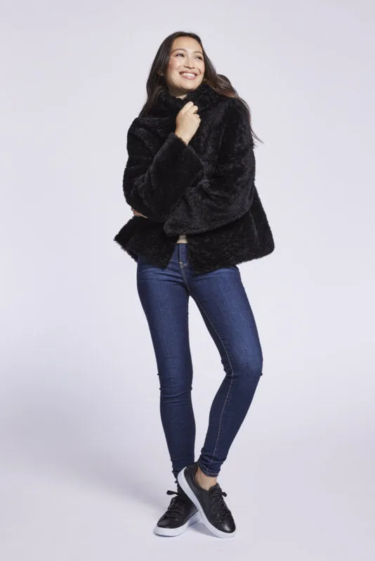 399HD Reversible shearling jacket Winter   1/XS    1/L  $500  sorry no additional discounts