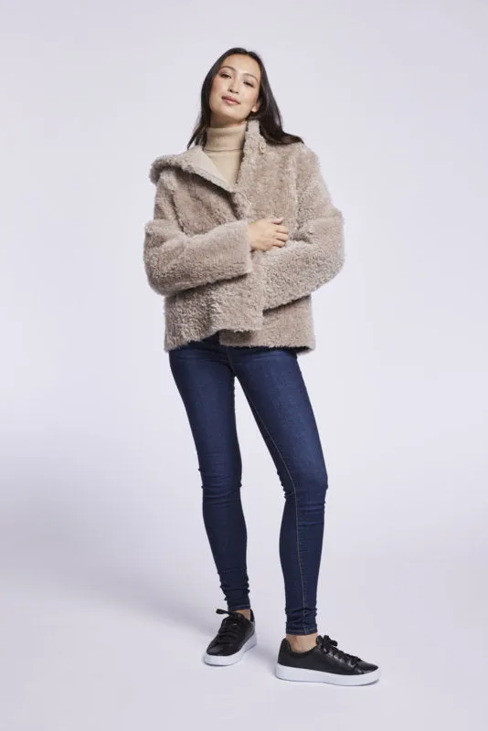 399HD Reversible shearling jacket Winter   1/XS    1/L  $500  sorry no additional discounts