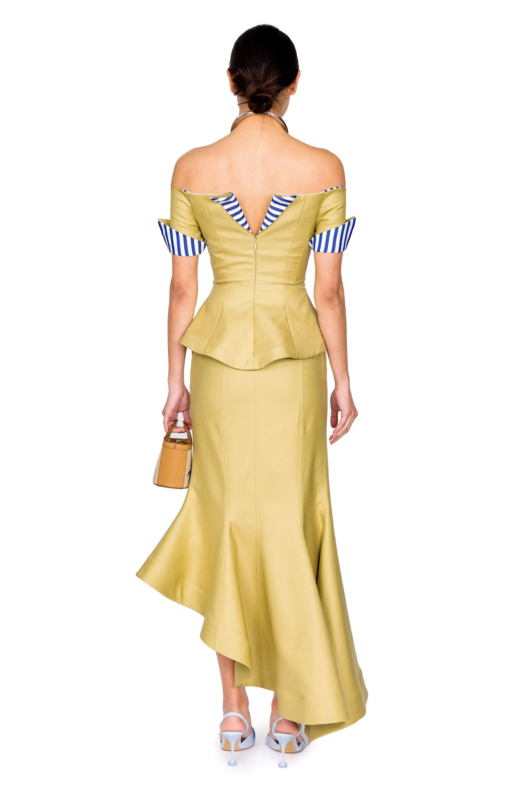 Betty Drape Her Top