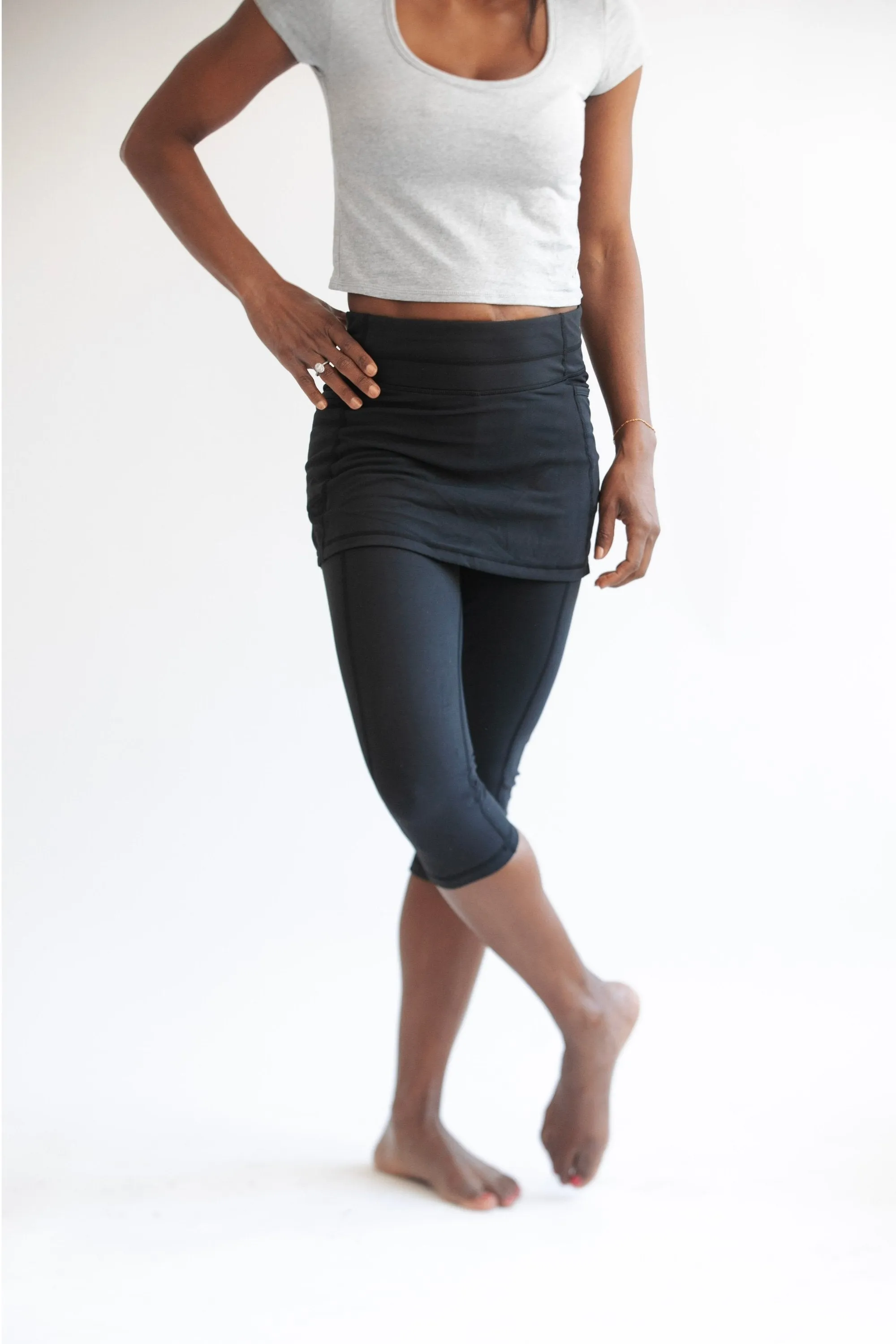 Black Skirted Capris Leggings with Pockets