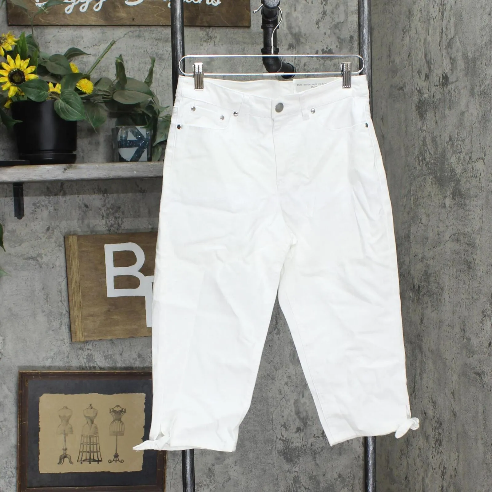 Christopher & Banks Womens Crop Relaxed Fit High Rise Jeans White 4