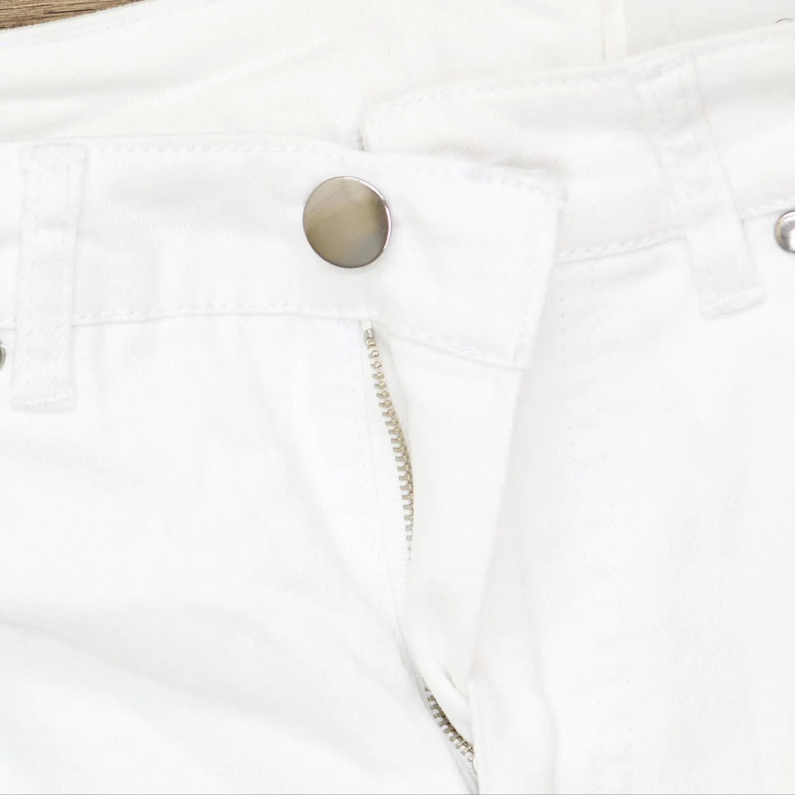 Christopher & Banks Womens Crop Relaxed Fit High Rise Jeans White 4