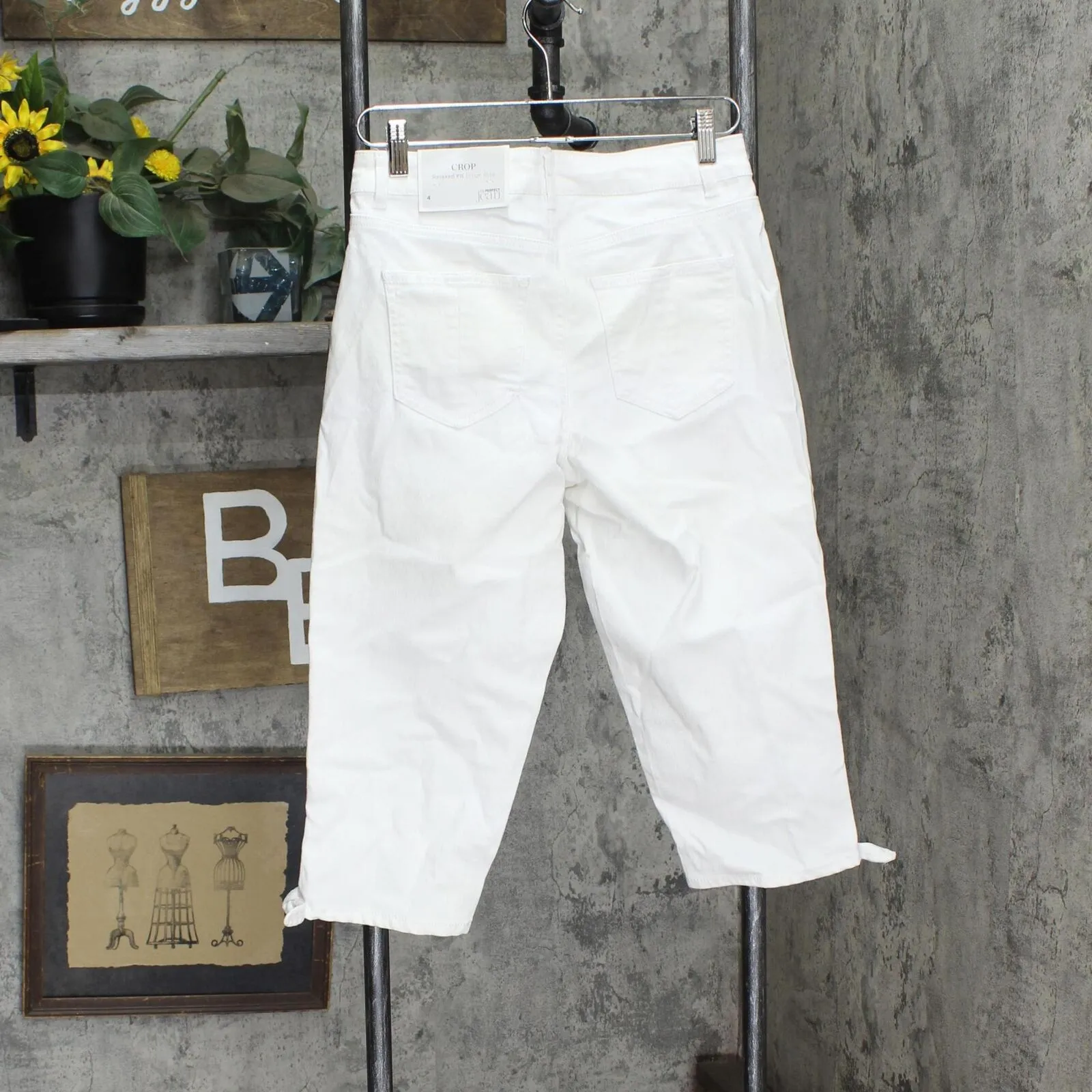 Christopher & Banks Womens Crop Relaxed Fit High Rise Jeans White 4