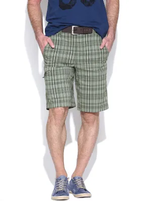 Columbia Men Green Cool Creek Stretch Plaid Shorts