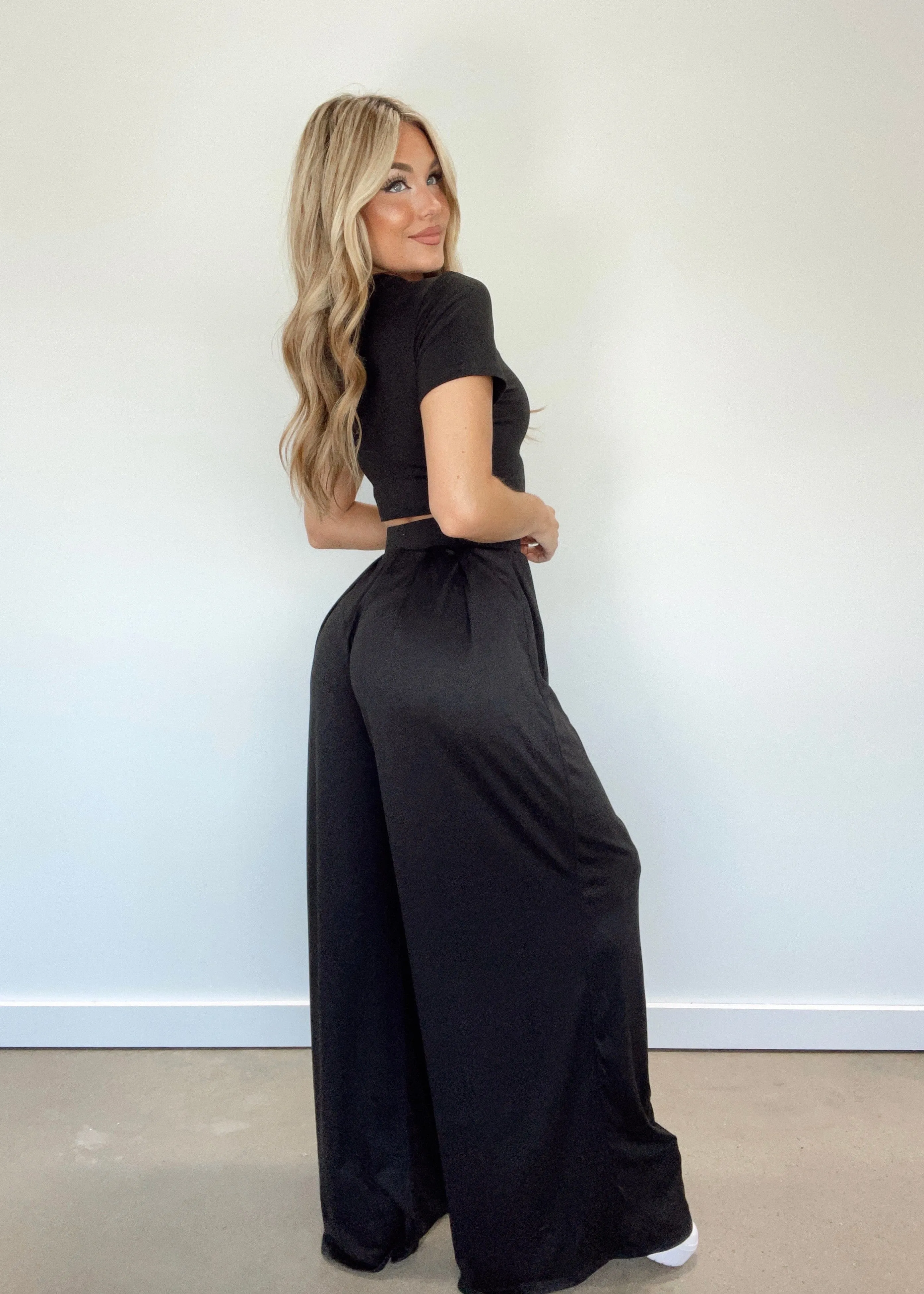 Isabella – Cozy Elegance Women’s Sweater & Pants Set