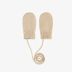 Mitaines crème avec cordon en tricot, bébé || Cream mittens with a cord in knit, baby