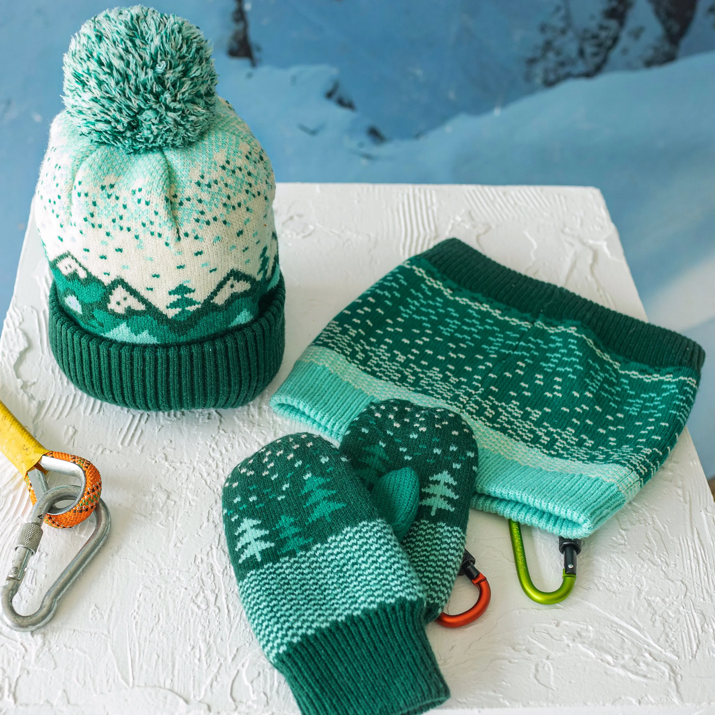 Mitaines turquoise à motifs en tricot, enfant || Turquoise knitted mittens with print, child