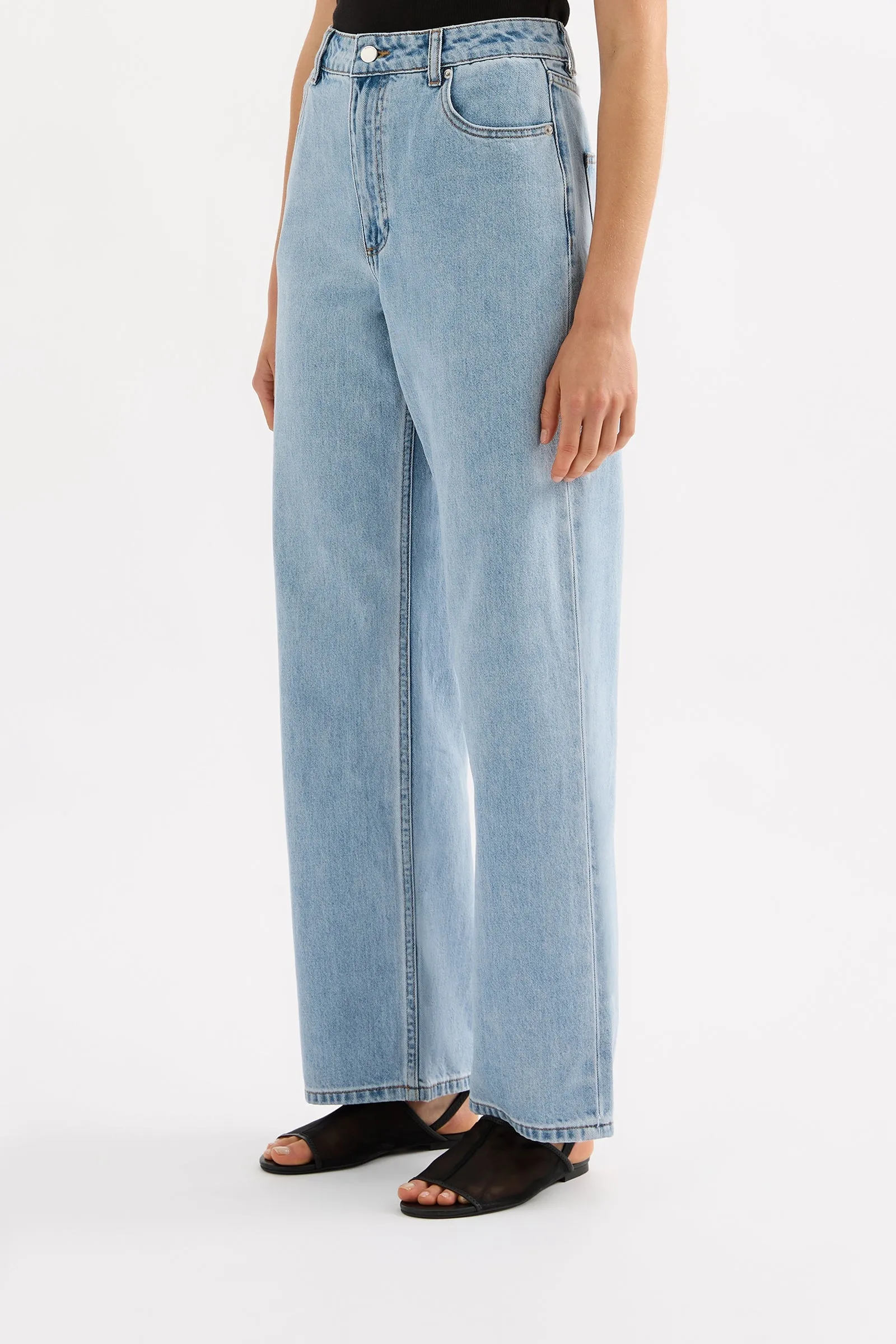 ORGANIC RELAXED LEG JEAN