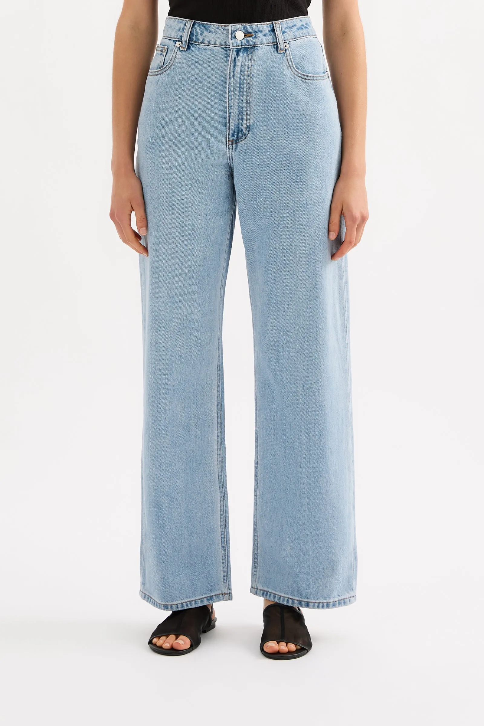ORGANIC RELAXED LEG JEAN