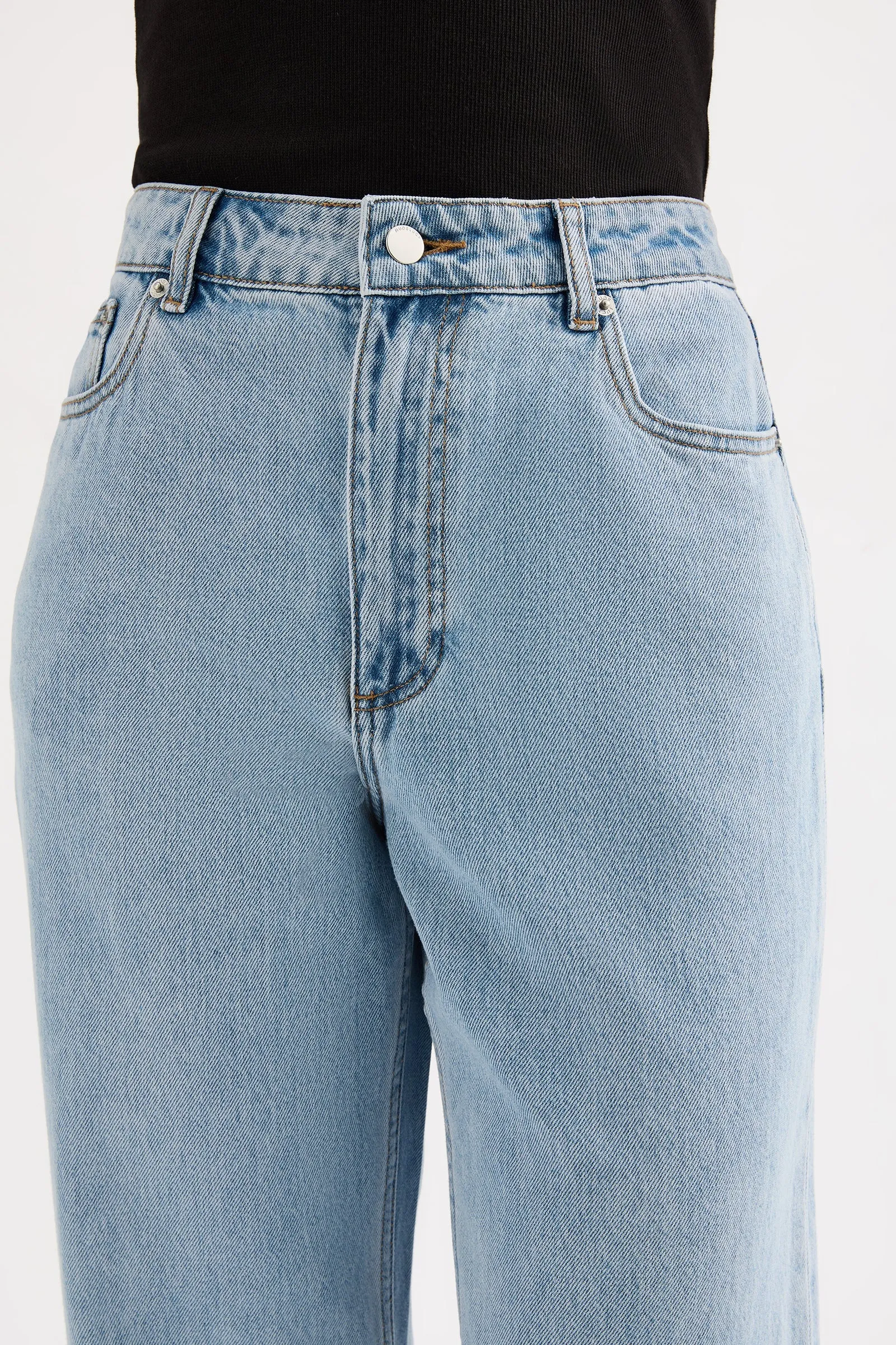 ORGANIC RELAXED LEG JEAN