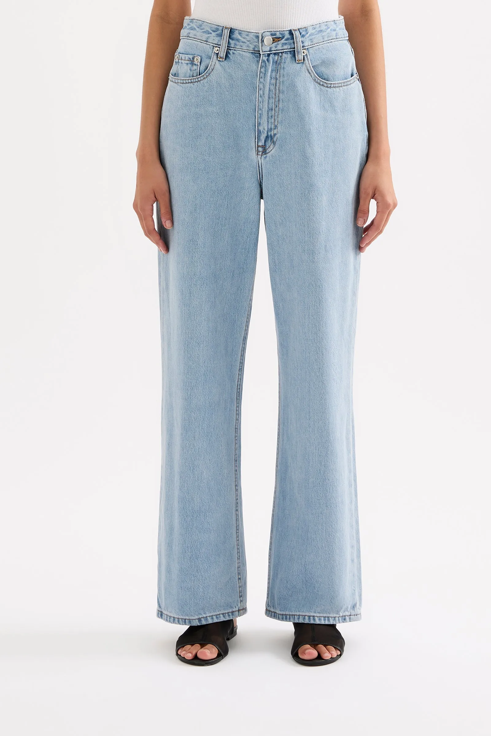 ORGANIC RELAXED LEG JEAN