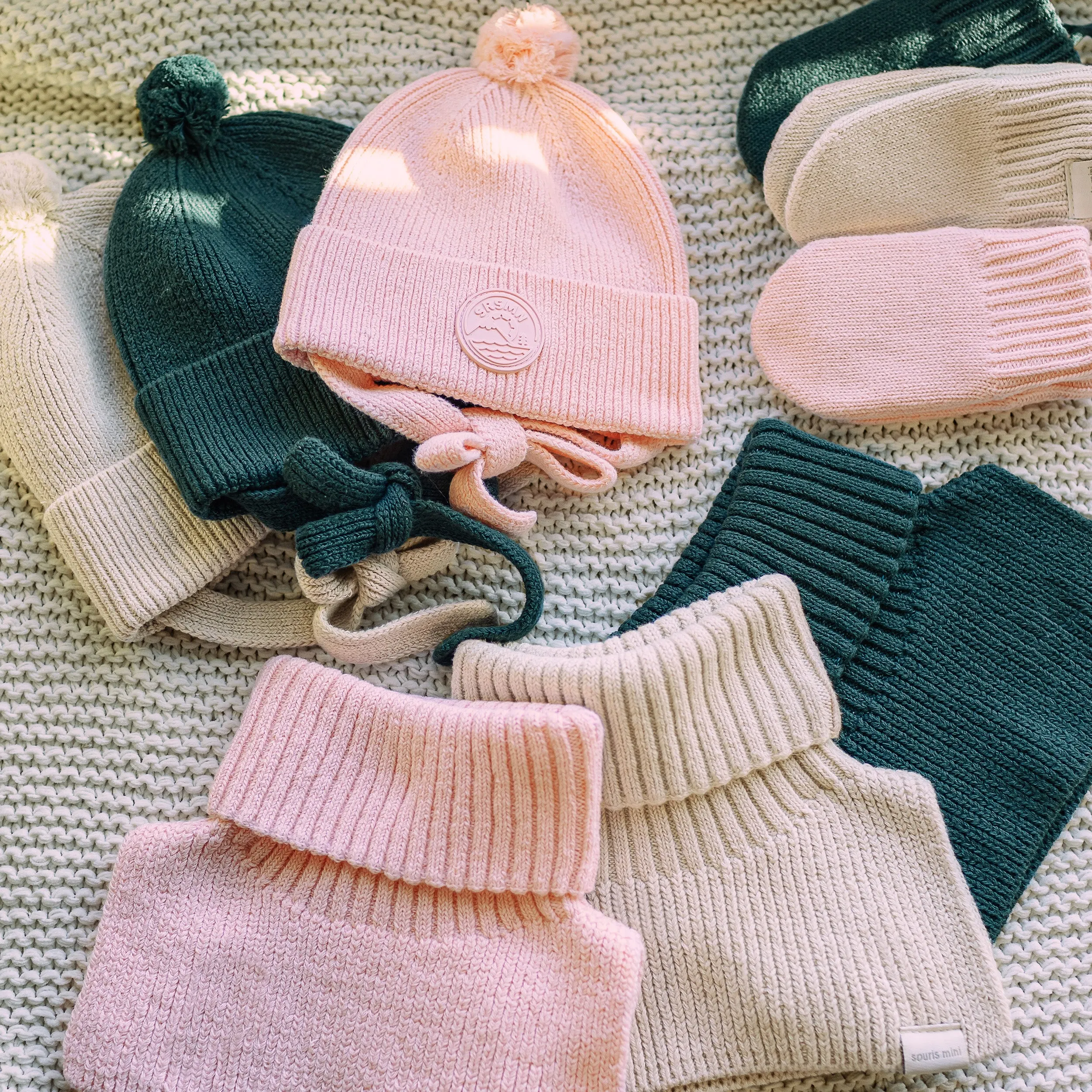 Plastron rose pâle en maille, bébé || Light pink knitted plastron, baby