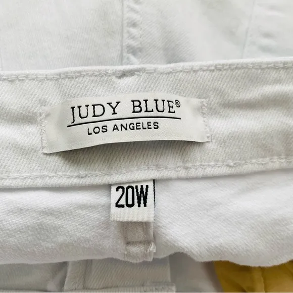 PLUS Judy Blue NWT Style 78107 Crisp White Skinny Fit Mid Rise Crop Capri Sz 20W