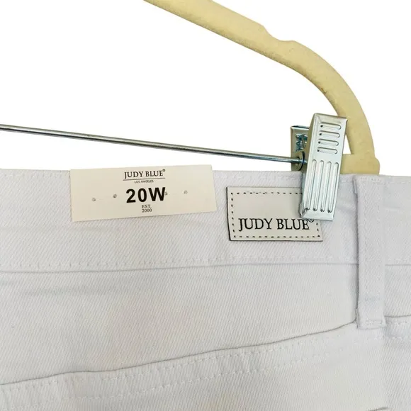 PLUS Judy Blue NWT Style 78107 Crisp White Skinny Fit Mid Rise Crop Capri Sz 20W