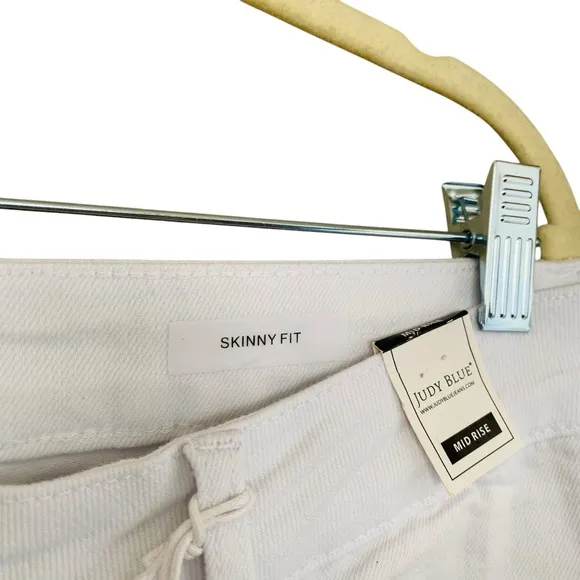 PLUS Judy Blue NWT Style 78107 Crisp White Skinny Fit Mid Rise Crop Capri Sz 20W