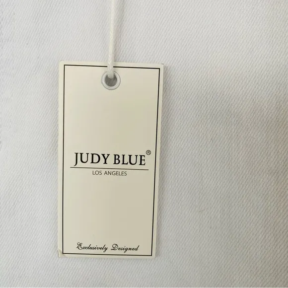 PLUS Judy Blue NWT Style 78107 Crisp White Skinny Fit Mid Rise Crop Capri Sz 20W