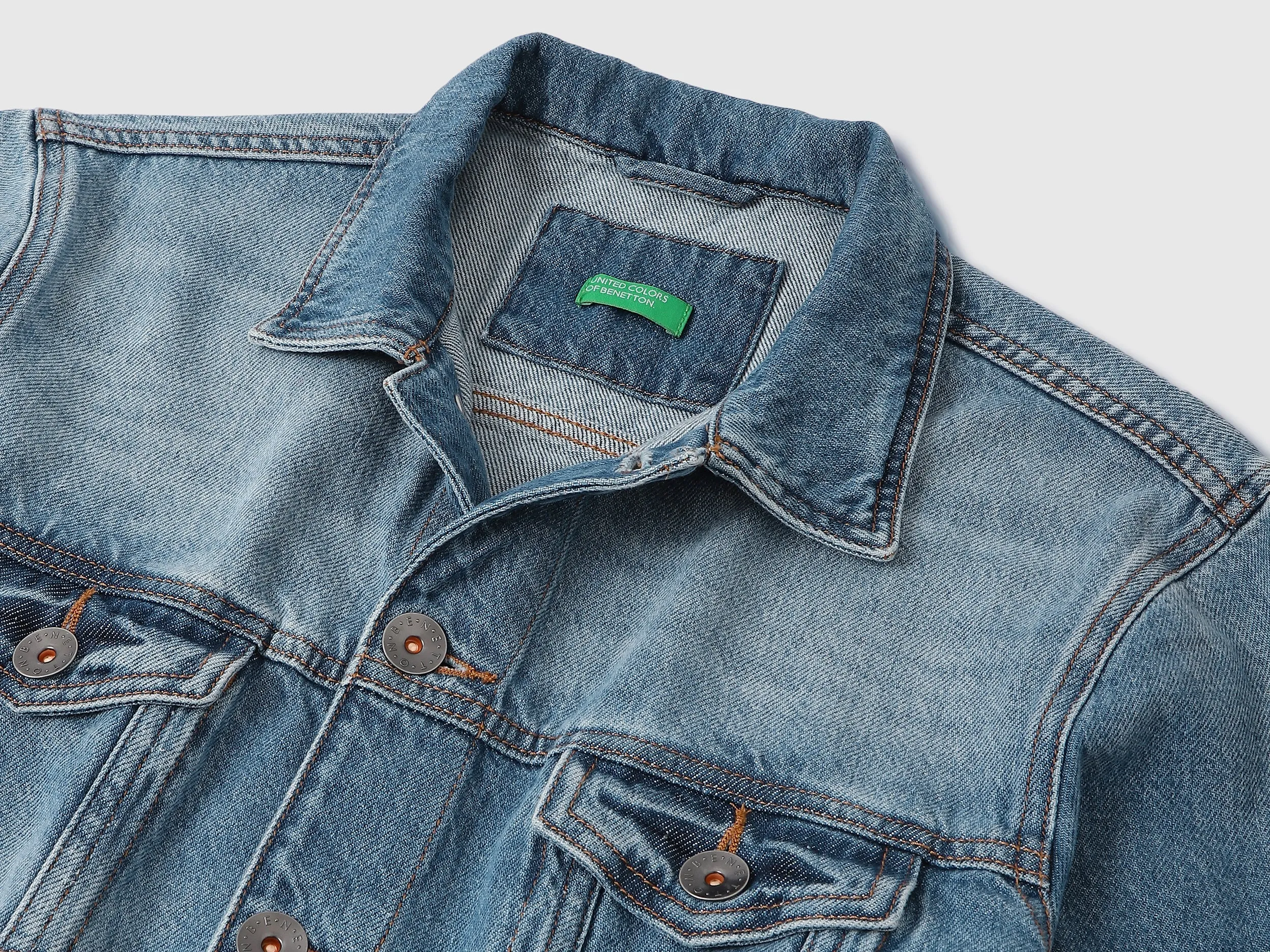 Regular Fit Spread Collar Solid Jacket