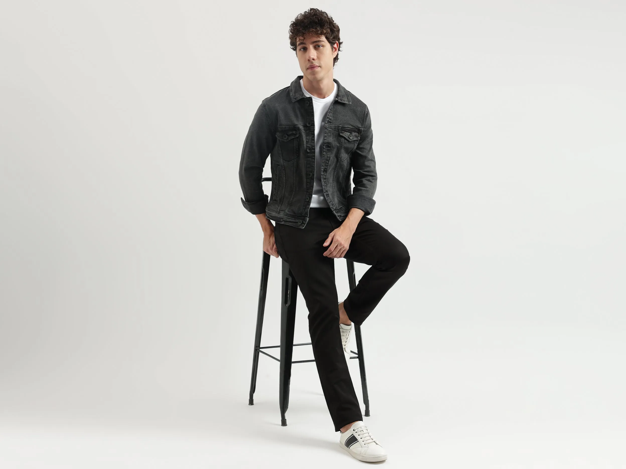 Regular Fit Spread Collar Solid Pattern Jacket