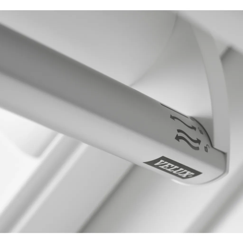 VELUX GGL UK10 2070 White Painted Centre-Pivot Window (134 x 160 cm)